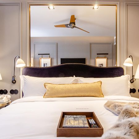 Browns Avenue Hotel Lissabon Exterior foto A bedroom at The Carlyle