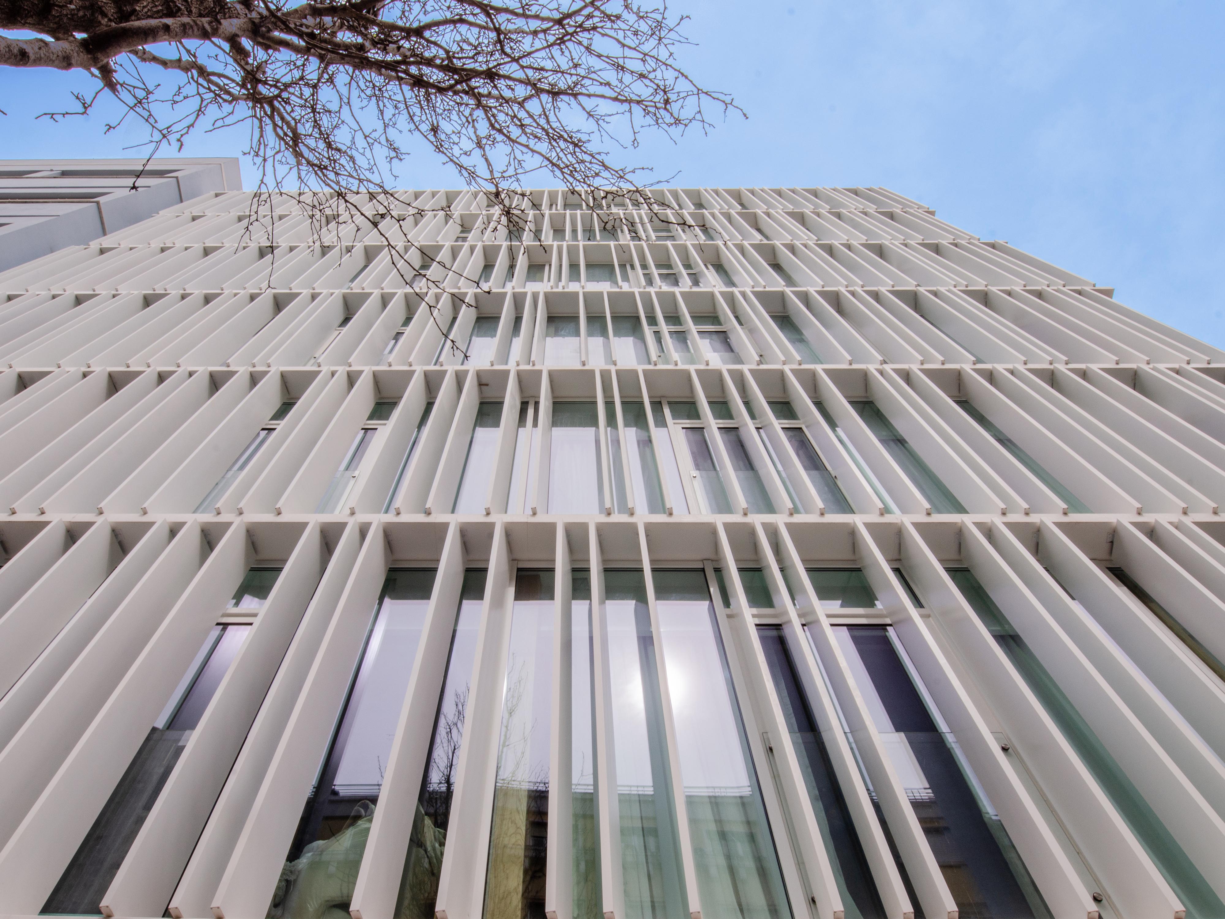 Browns Avenue Hotel Lissabon Exterior foto The facade of the building