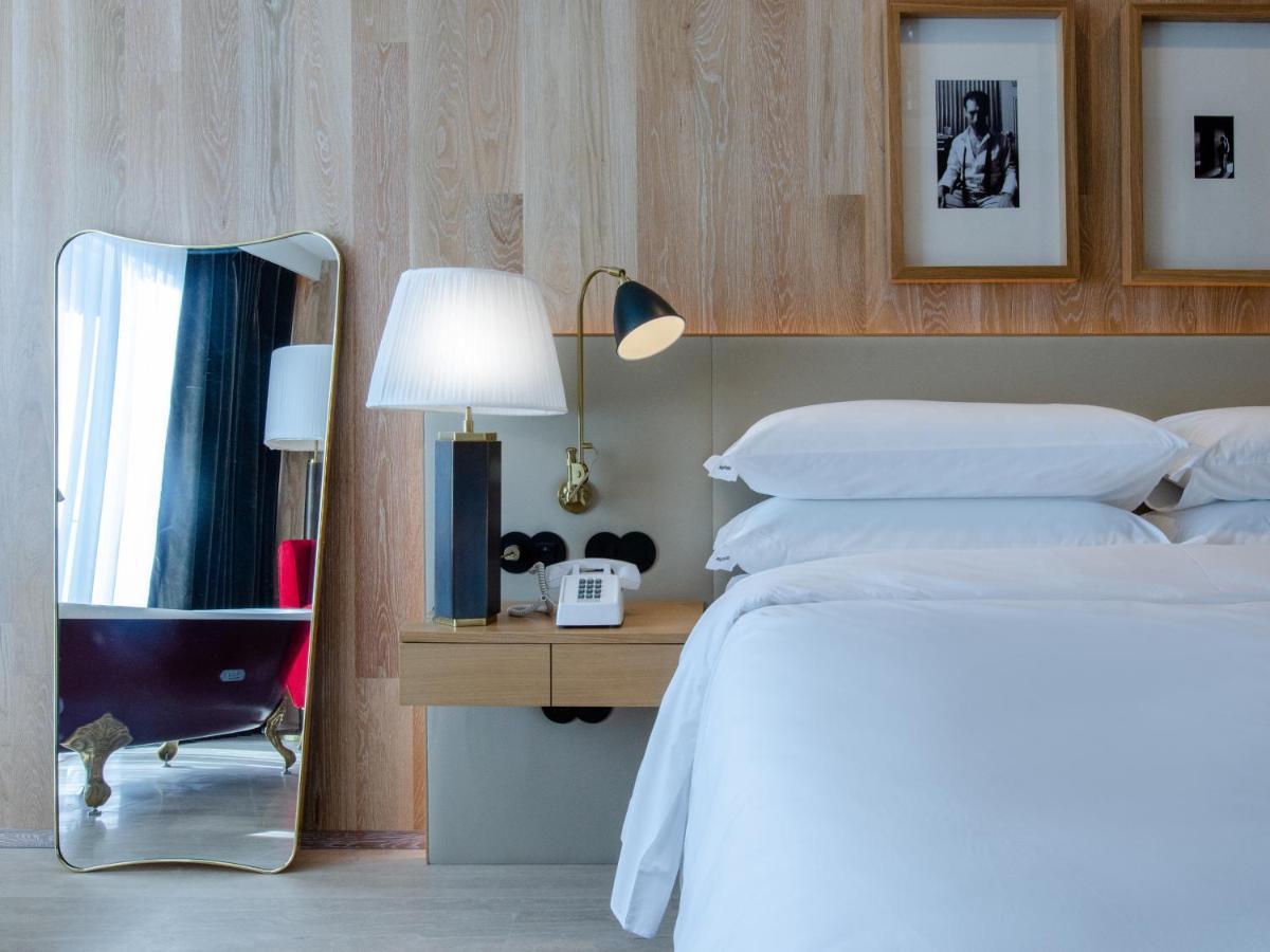 Browns Avenue Hotel Lissabon Exterior foto A bedroom at the Standard East Village