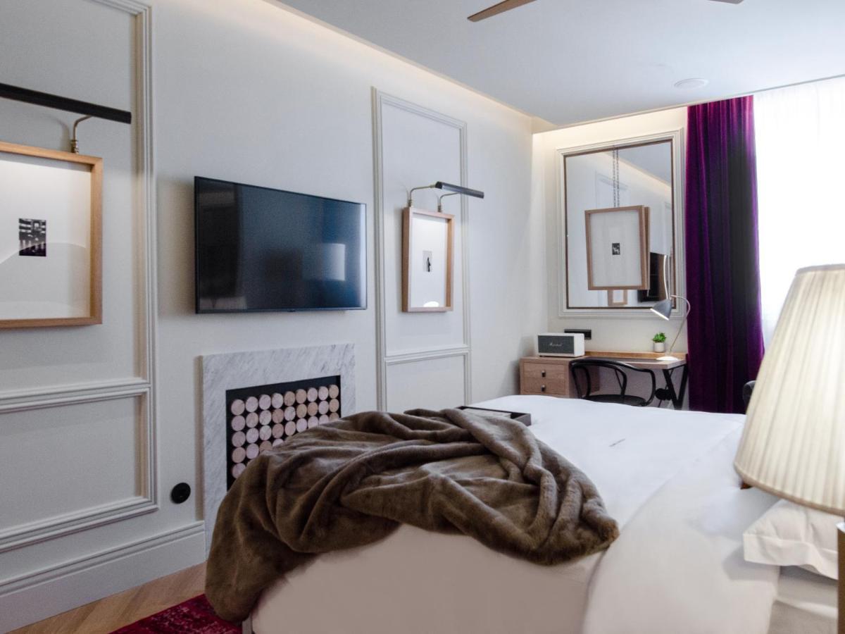 Browns Avenue Hotel Lissabon Exterior foto A room at the hotel